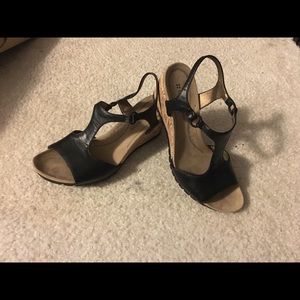 Naturalizer Sandels size 7 black